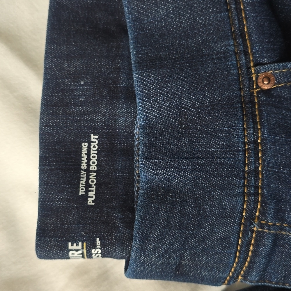 Signature Levi Strauss Shaping Pull-On Bootcut Jeans Denim Levi's 16 NEW Women's - Picture 8 of 11
